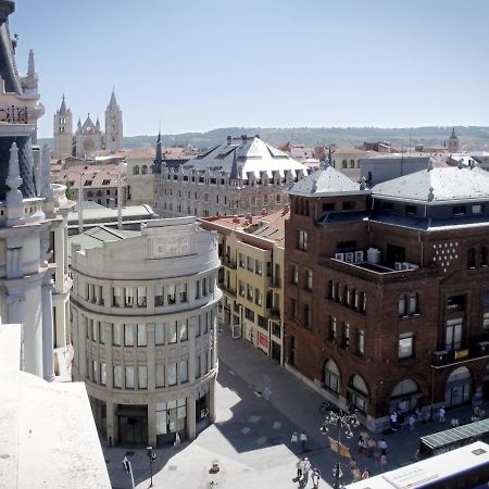 Occidental Leon Alfonso V Hotel Buitenkant foto